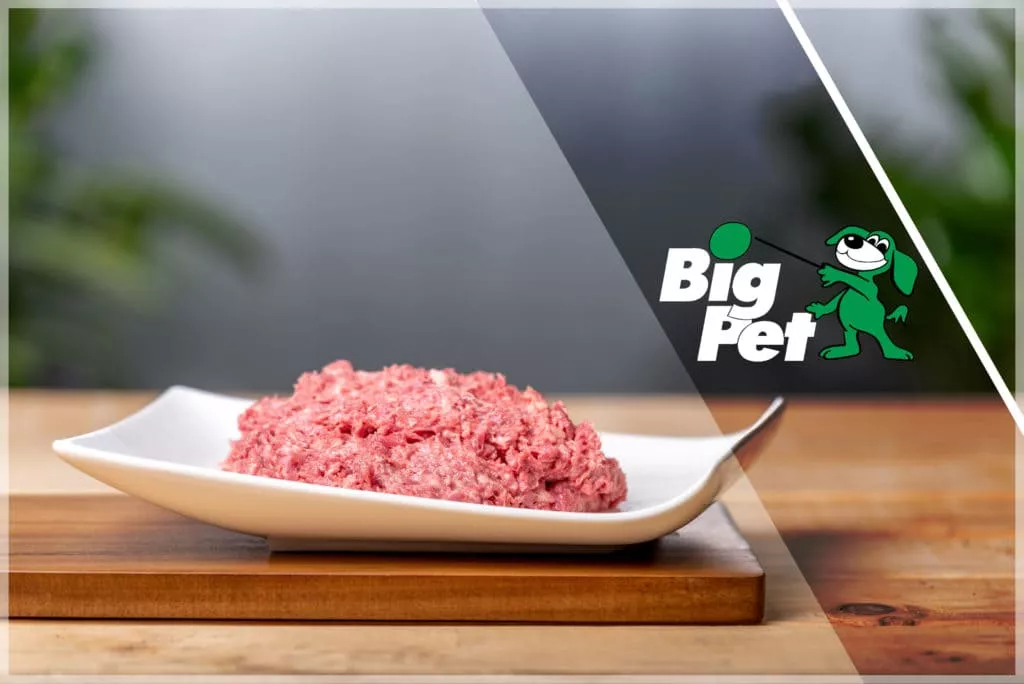 Pouletkarkassen gehackt